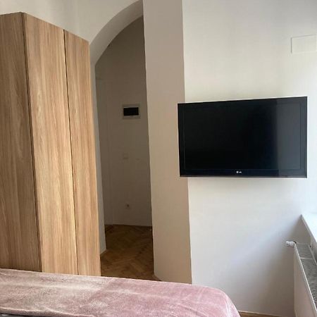 Tiny Twix Room In The City Centre Ljubljana Exterior photo