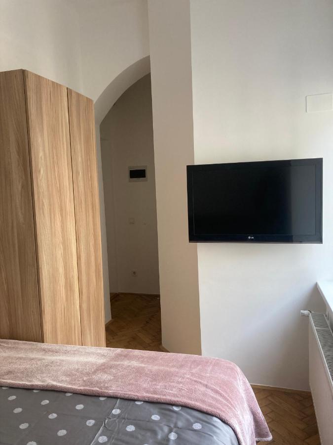 Tiny Twix Room In The City Centre Ljubljana Exterior photo