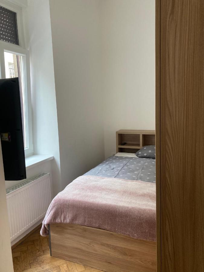 Tiny Twix Room In The City Centre Ljubljana Exterior photo
